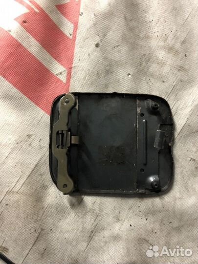 Лючок бензобака Nissan Bluebird ENU13