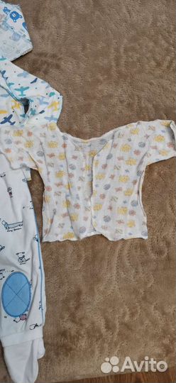 Пакетом для новорожденного(распашонки, ползунки)