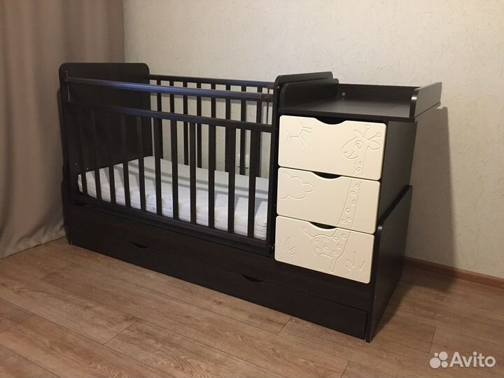 Детская кроватка с поперечным маятником