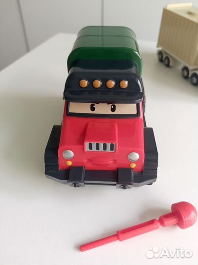 Робокар поли, Почер Робот. Бронь