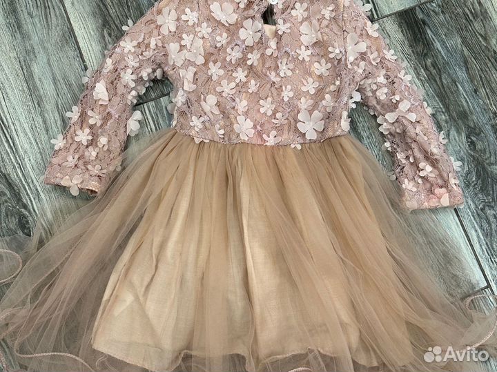 Нарядное платье для девочки 110-116