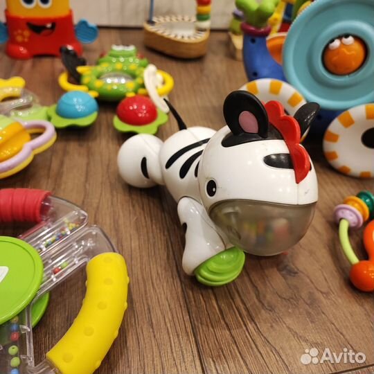 Развивающие игрушки для малышей пакетом