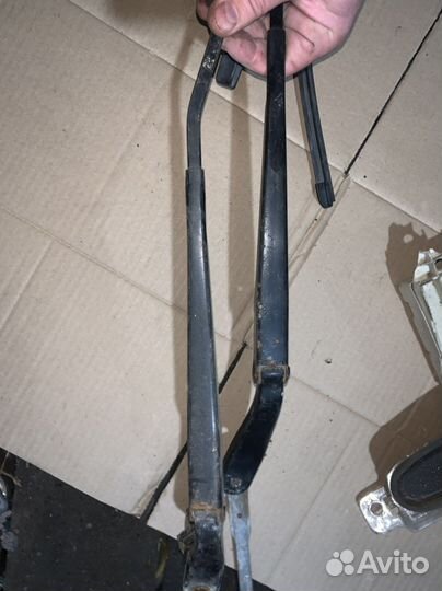 Поводок стеклоочистителя дворников Mazda 3 BK