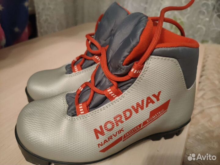 Лыжные ботинки 30р