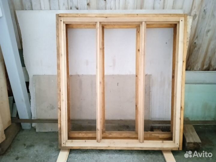 Деревянная оконная рама