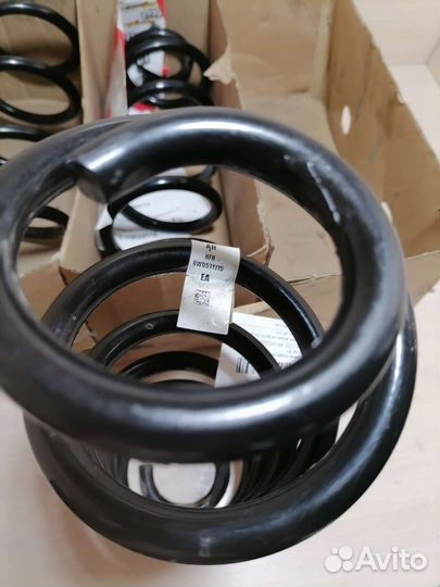 Пружина передняя на Audi A4 B9 8W0411105CM
