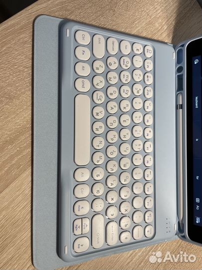 Бепроводная клавиатура для iPad 10.2