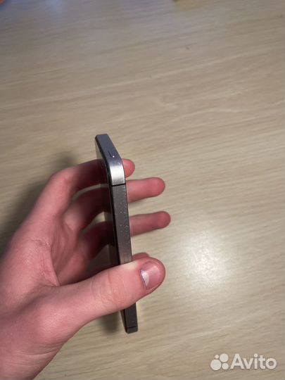 iPhone SE, 32 ГБ