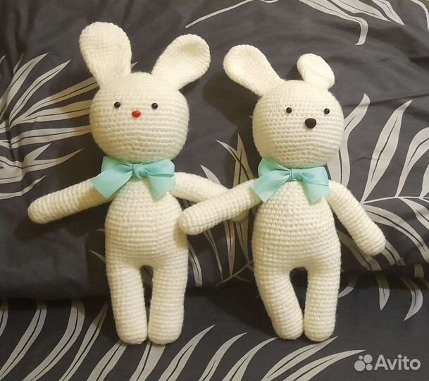 Зайка игрушка вязанная