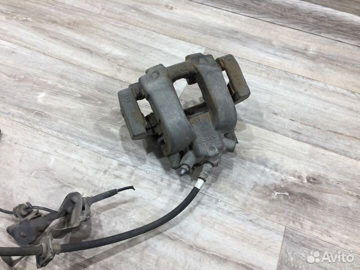 Суппорт передний правый BMW 3 F30 E90 / X1 E84