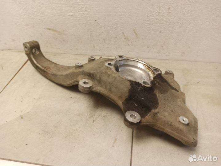 Кулак передний правый 31216775770