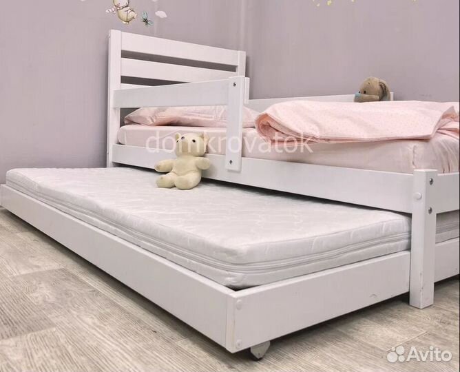 Детская кровать с бортами и выкатным местом