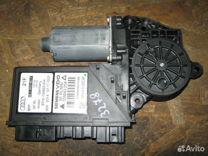 Моторчик переднего левого стеклоподъемника Audi A4