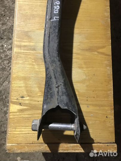 Рычаг задний продольный левый Мицубиси Паджеро 4