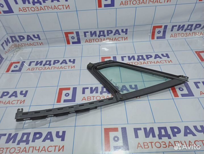 Стекло двери передней правой (форточка) Citroen C