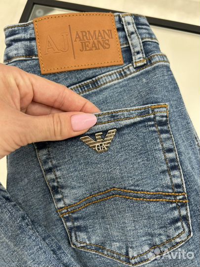 Джинсы Armani женские