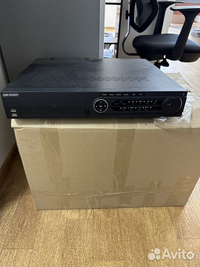 IP-видеорегистратор Hikvision DS-7716NI-E4/16P