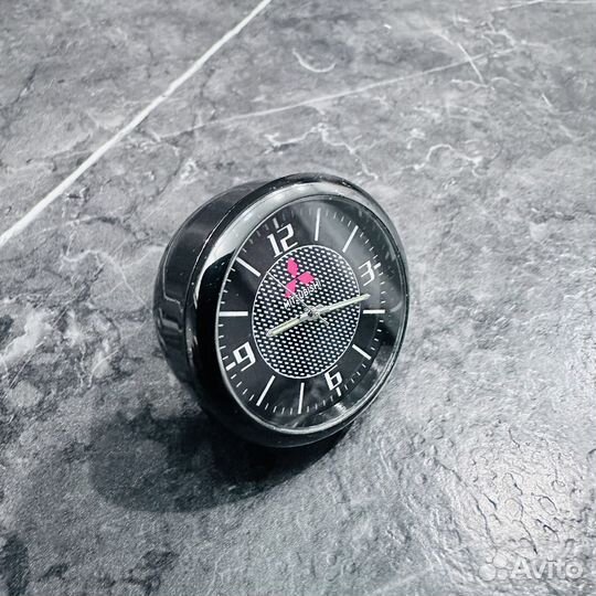 Часы в салон автомобиля Митсубиси