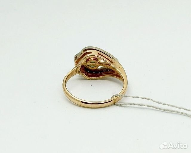 Кольцо с природным камнем Золото