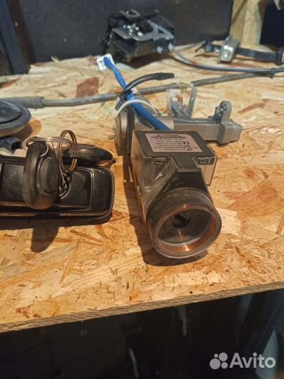 Замок зажигания и личинка двери Kyron 07-14г