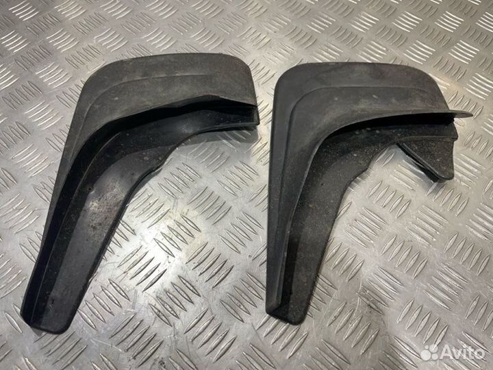 Брызговик правый Suzuki Grand Vitara J24B 2.4 2008