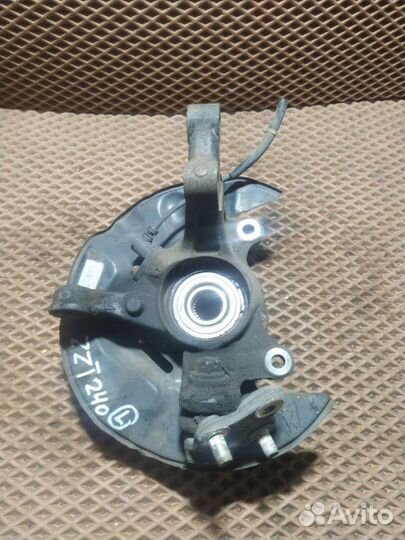 Кулак поворотный со ступицей передний левый Toyota