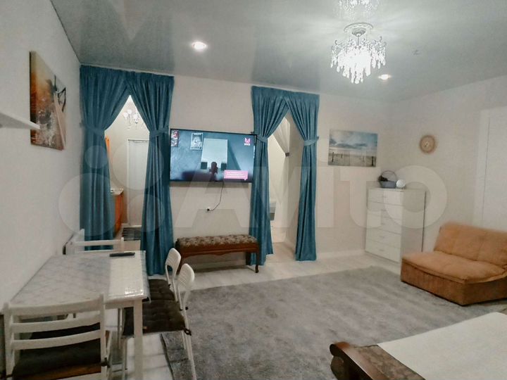 2-к. квартира, 55 м², 1/3 эт.