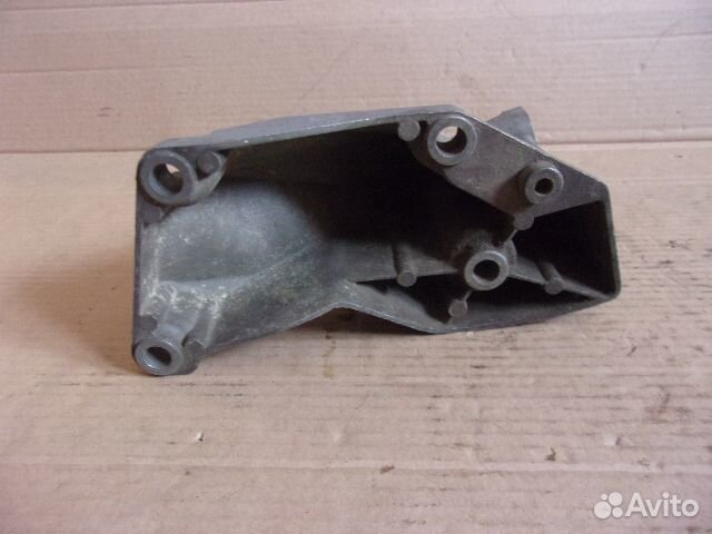 VW Passat B5, Audi A4, левая опора двигателя