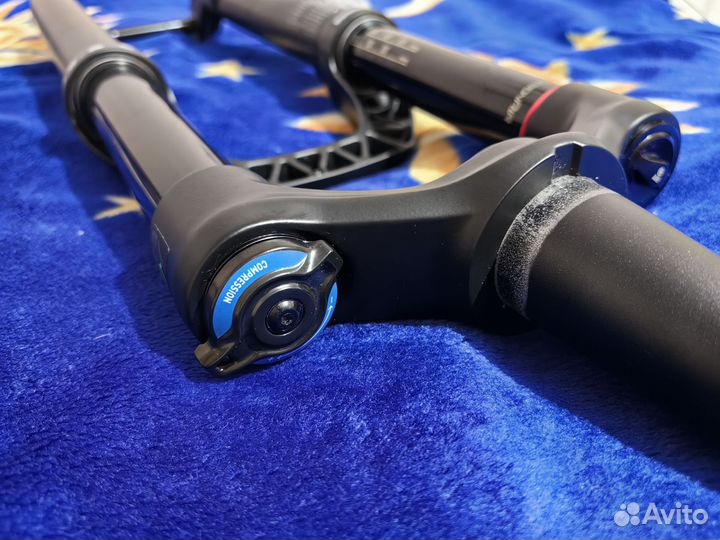 Вилка Rockshox Revelation RC 27.5 Boost 150 mm