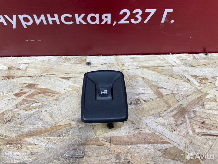 Кнопка стеклоподъемника задняя правая Renault