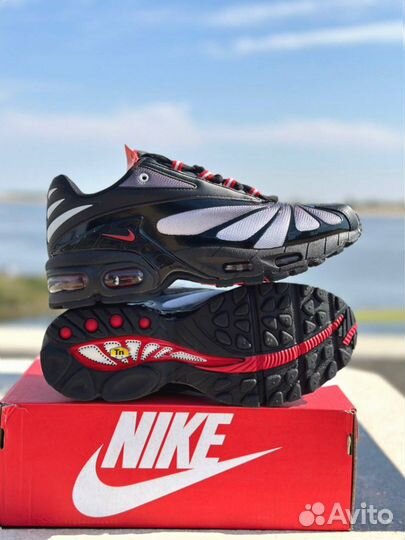 Кроссовки Nike TN plus black and red