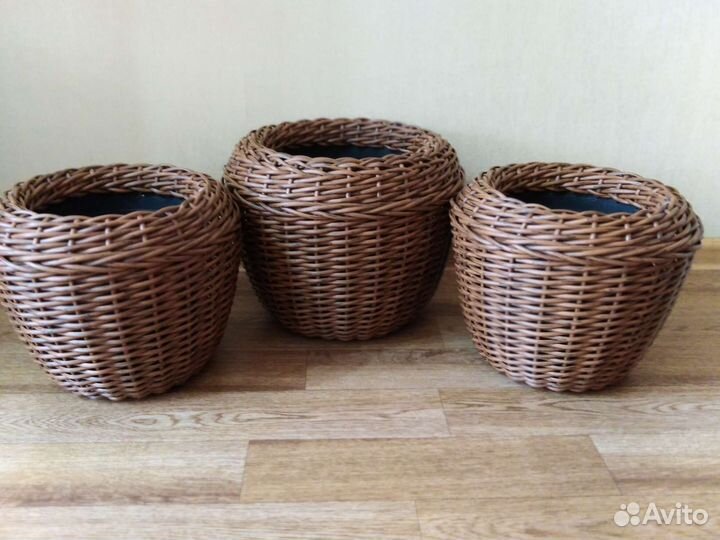 Кашпо из искусственного ротанга