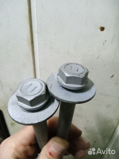 Болт крепления тяг toyota