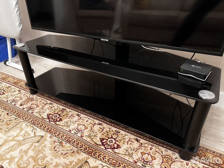 Стеклянная тумба под тв