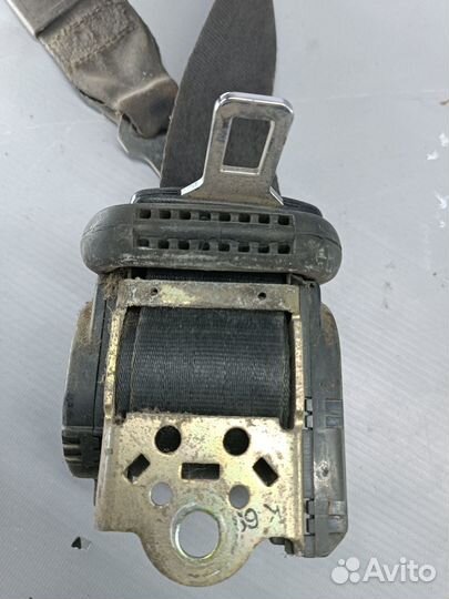 Ремень безопасности Volkswagen Passat B3