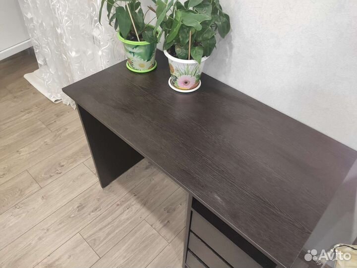 Письменный стол