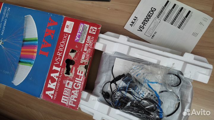 Видеомагнитофон akai пишущий, рабочий+ кассеты