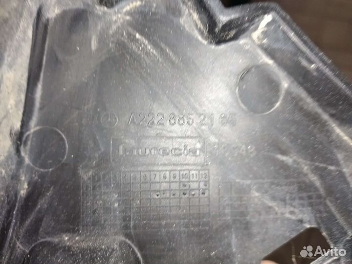 Кронштейн переднего бампера левый W222