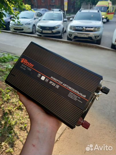 Автомобильный инвертор с 12 на 220