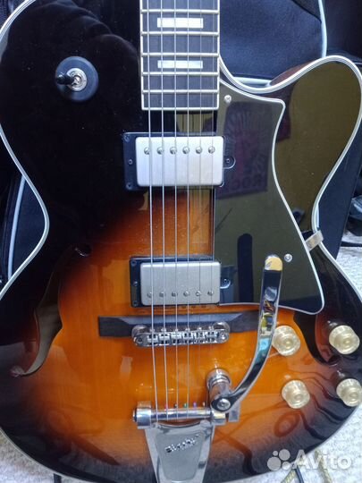 Полуакустическая гитара Cort Yorktown