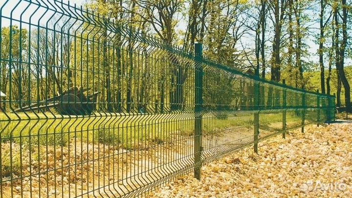 Забор из 3D сетки с металлическими столбами качест