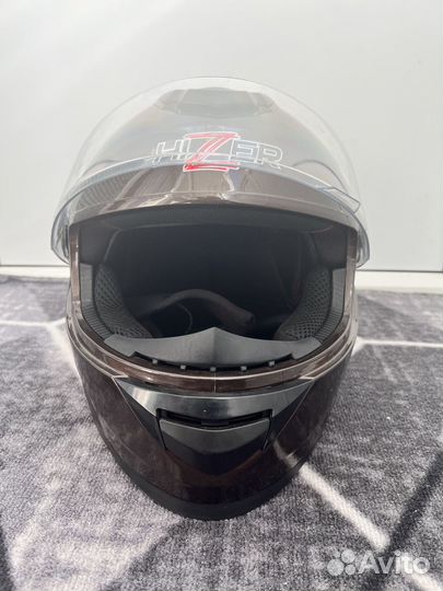 Мотоциклетный шлем и перчатки