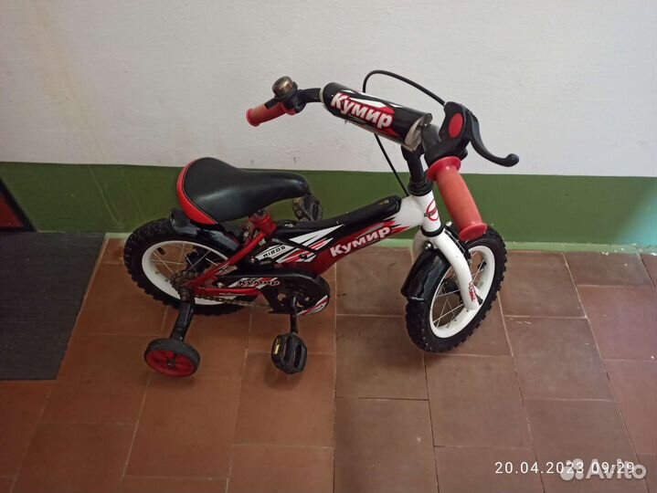 Детский велосипед с ручкой