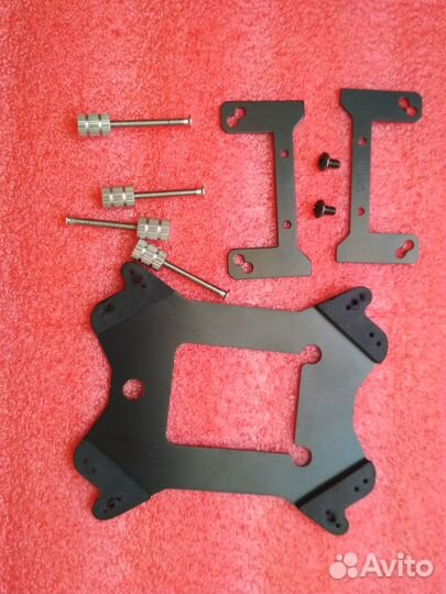 Разный крепеж систем охлаждения процессоров. Винты