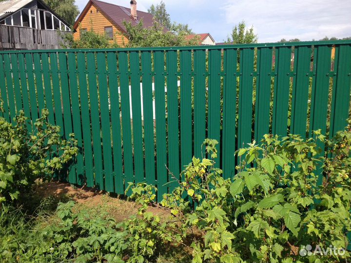 Забор штакетник металлический