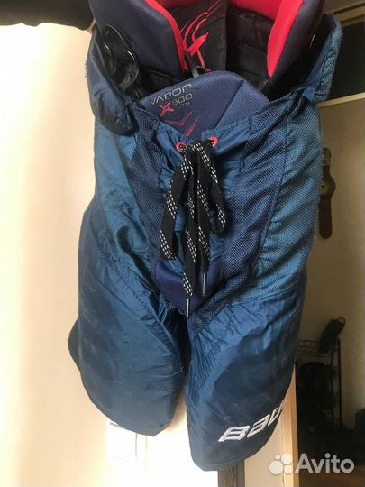 Хоккейные шорты, нагрудник, шлем. Sr