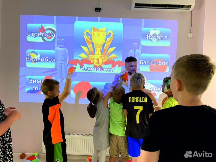 Интерактивная стена Canicula