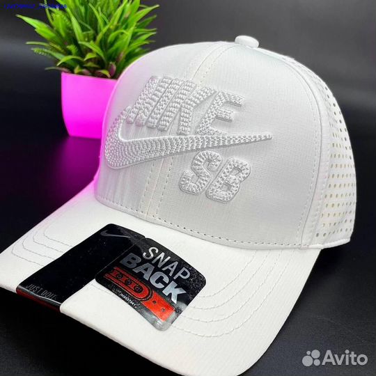Белая кепка Nike