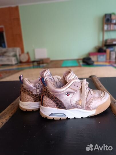 Кросовки на девочку Tommy Hilfiger