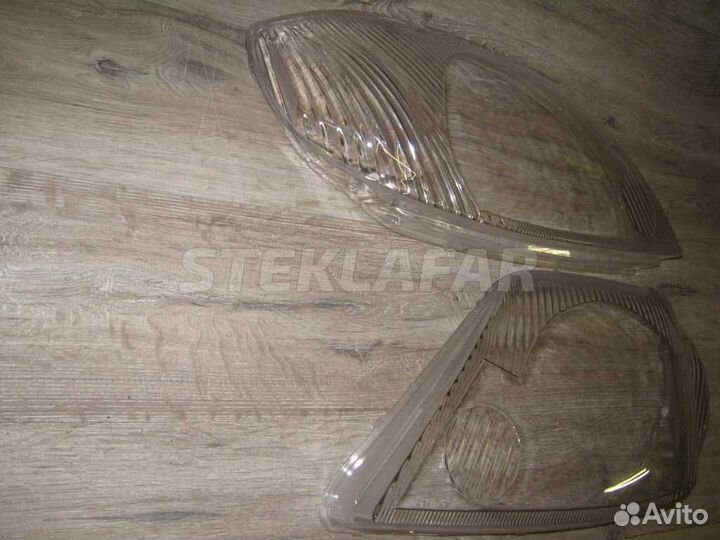 Стекло фары Toyota Corolla E120 (2000-2006) (1 от